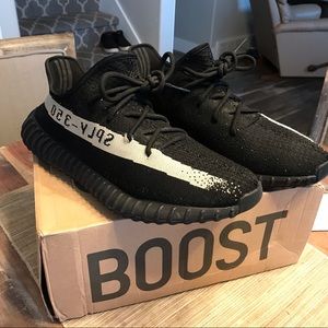 Authentic* Adidas Yeezy Boost 350 V2 Oreo. MINT*